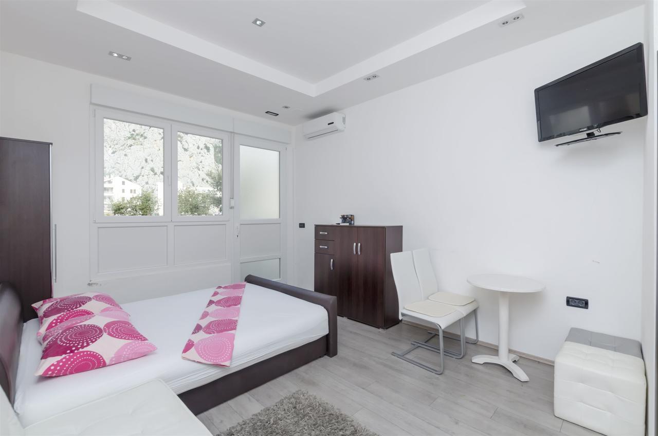 Apartment Antonela オミシュ エクステリア 写真